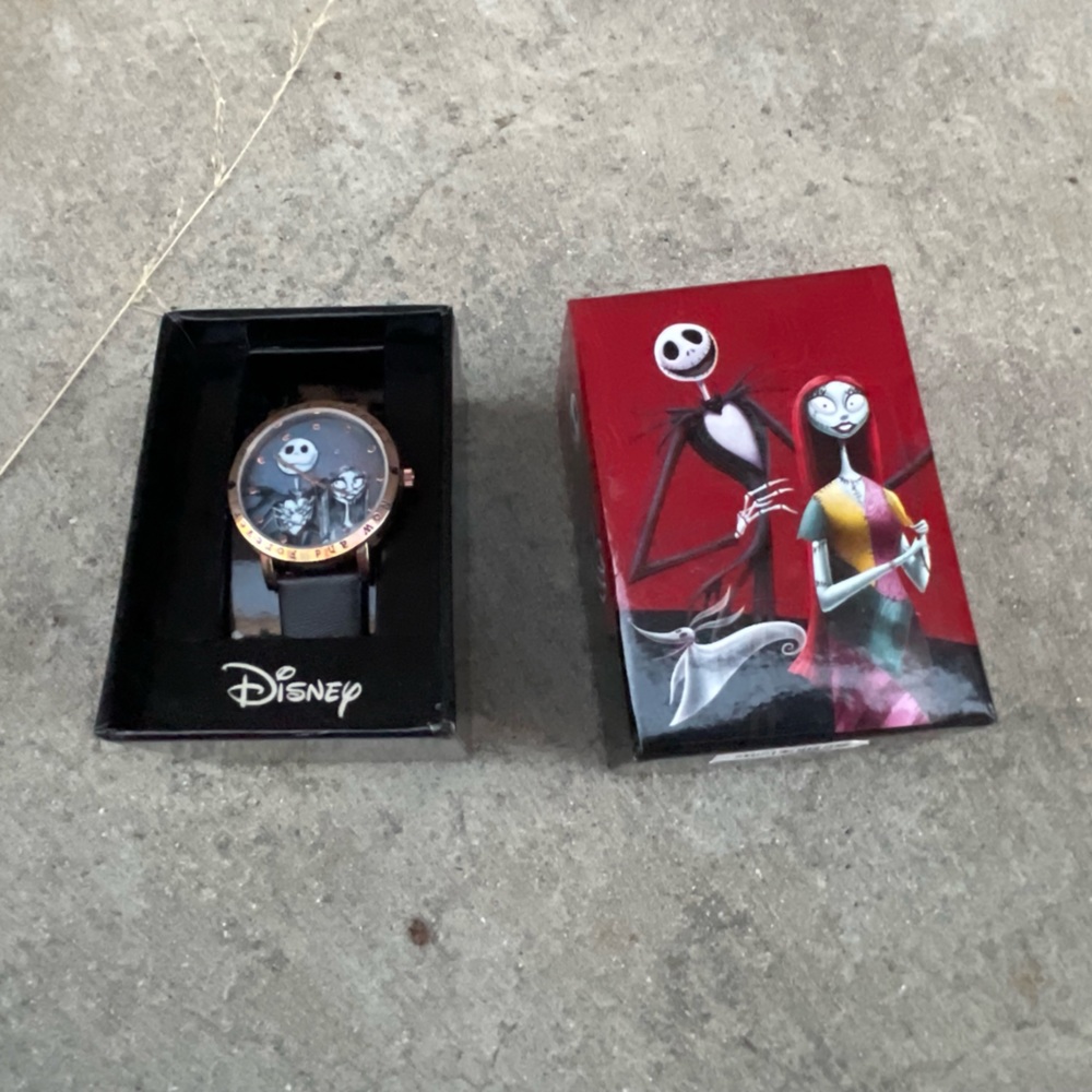 Nightmare Beofre Christmas Watch Jack + Sally Forever - Picture 5 of 7